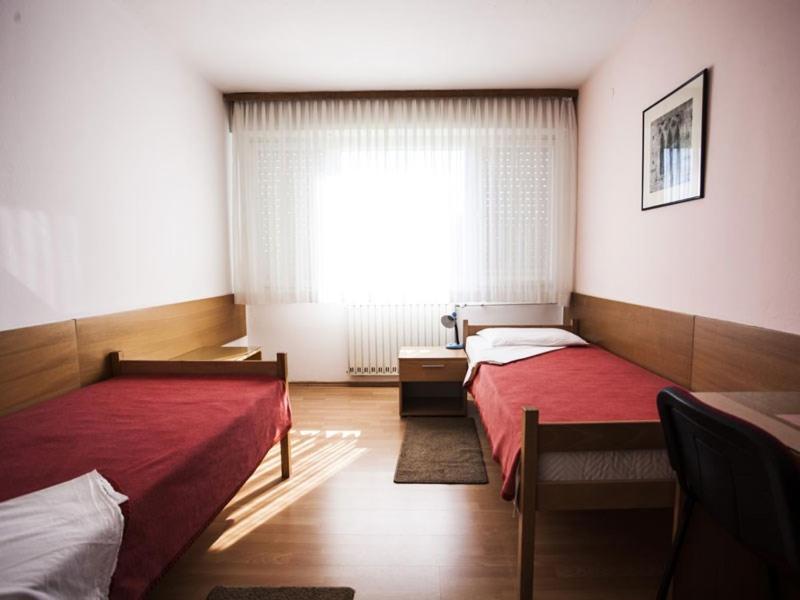 Hostel Arena Zagreb Buitenkant foto
